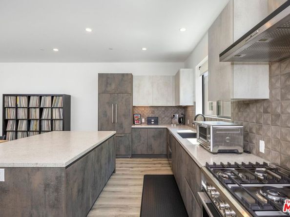 4724 N Village Court Lane, Valley Village CA 91607