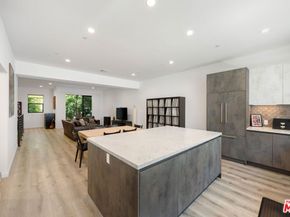 4724 N Village Court Lane, Valley Village CA 91607