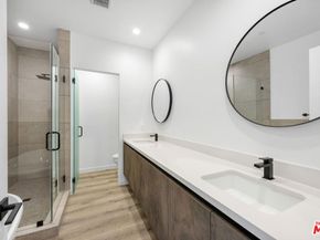 4724 N Village Court Lane, Valley Village CA 91607