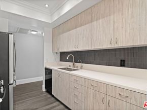 1516 Hi Point Street 101, Los Angeles CA 90035