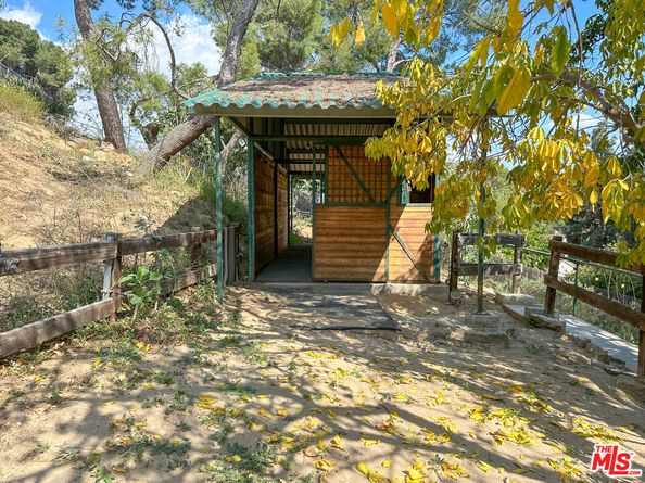 10608 Johanna Avenue, Sunland CA 91040