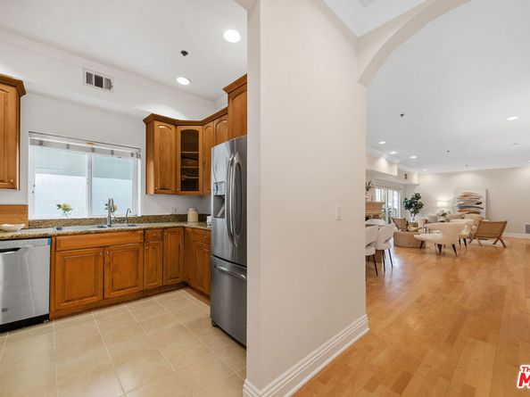 11840 Dorothy Street 202, Los Angeles CA 90049