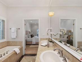 11840 Dorothy Street 202, Los Angeles CA 90049