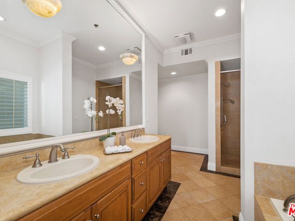 11840 Dorothy Street 202, Los Angeles CA 90049