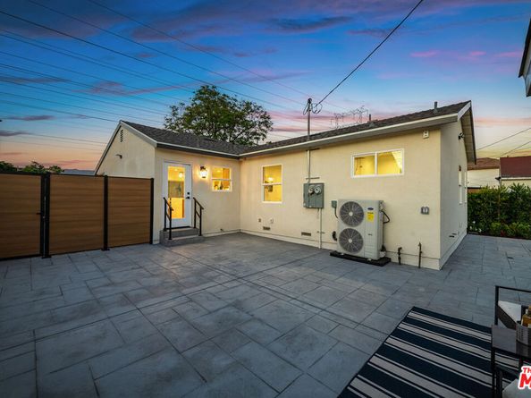 1237 N Whitnall Highway, Burbank CA 91505