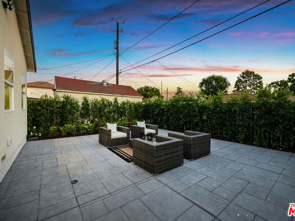 1237 N Whitnall Highway, Burbank CA 91505