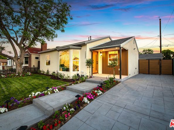 1237 N Whitnall Highway, Burbank CA 91505