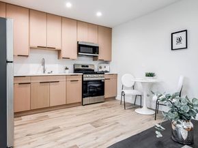 1237 N Whitnall Highway, Burbank CA 91505