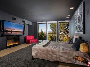 14835 Valley Vista Boulevard, Sherman Oaks CA 91403