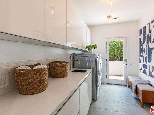 1063 Stradella Road, Los Angeles CA 90077