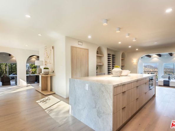 8300 Grand View Drive, Los Angeles CA 90046