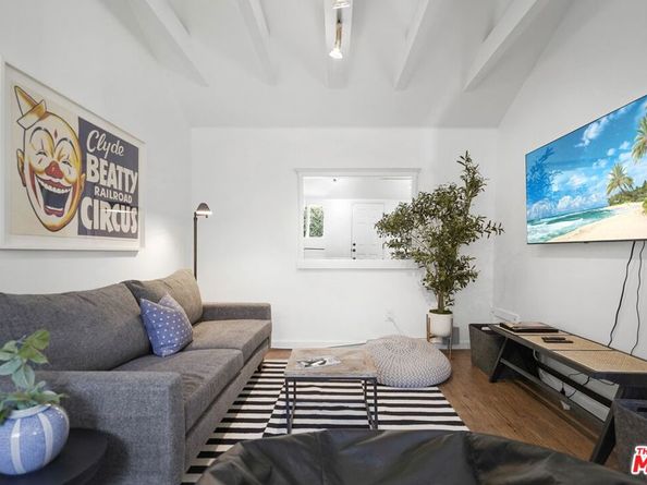 11708 Huston Street, Valley Village CA 91607