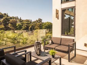 3920 Knobhill Drive, Sherman Oaks CA 91423