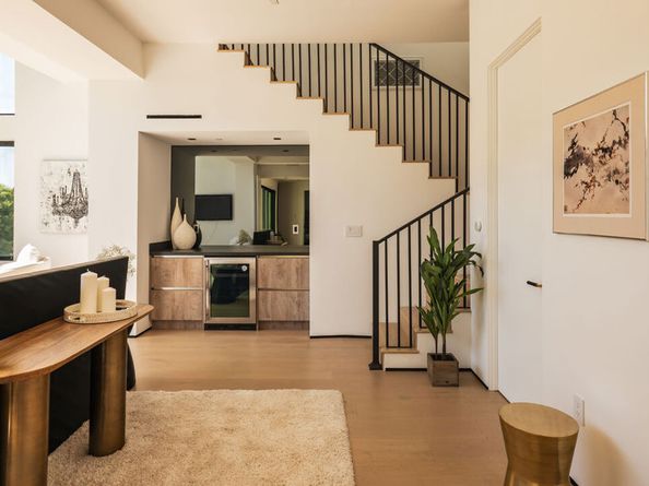 3920 Knobhill Drive, Sherman Oaks CA 91423