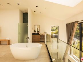 3920 Knobhill Drive, Sherman Oaks CA 91423