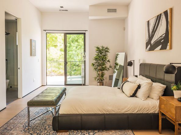 3920 Knobhill Drive, Sherman Oaks CA 91423