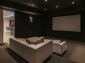 3920 Knobhill Drive, Sherman Oaks CA 91423
