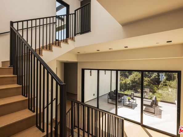 3920 Knobhill Drive, Sherman Oaks CA 91423