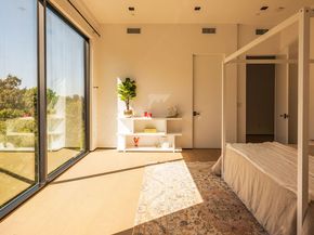 3920 Knobhill Drive, Sherman Oaks CA 91423