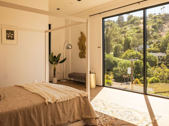 3920 Knobhill Drive, Sherman Oaks CA 91423