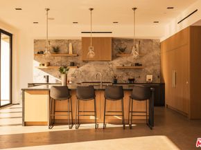 3920 Knobhill Drive, Sherman Oaks CA 91423