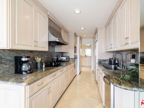 2220 Avenue Of The Stars 803, Los Angeles CA 90067