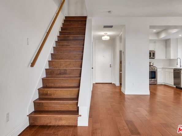 8711 Falmouth Avenue 104, Playa Del Rey CA 90293