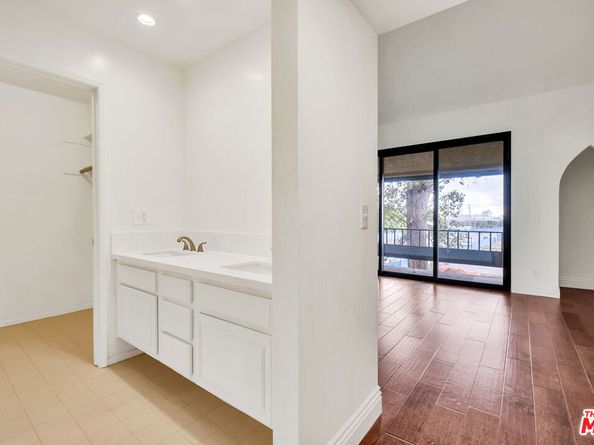 8711 Falmouth Avenue 104, Playa Del Rey CA 90293