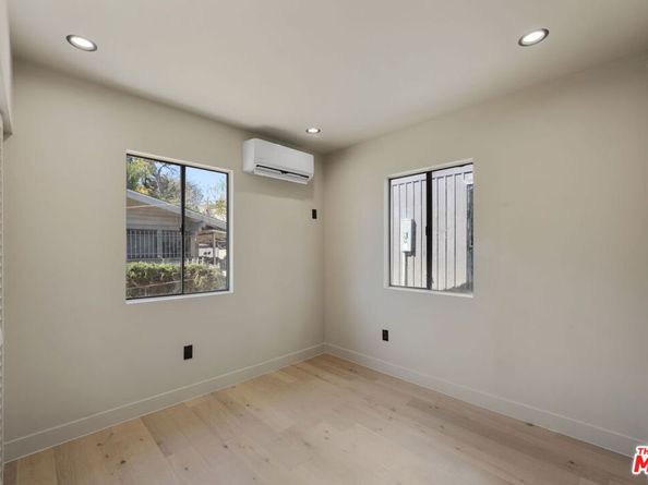 921 N Benton Way, Los Angeles CA 90026