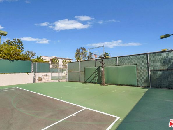 15137 Magnolia Boulevard A, Sherman Oaks CA 91403