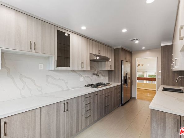 15137 Magnolia Boulevard A, Sherman Oaks CA 91403