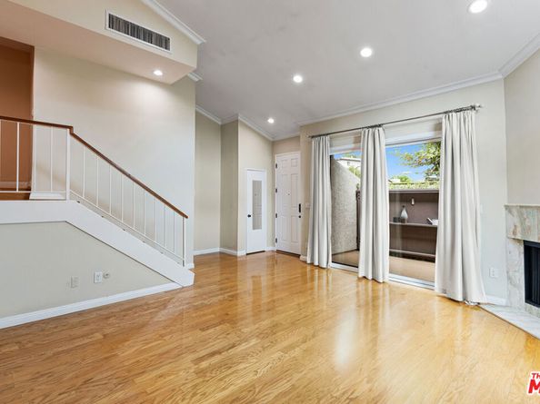 15137 Magnolia Boulevard A, Sherman Oaks CA 91403