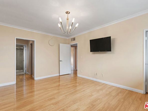 15137 Magnolia Boulevard A, Sherman Oaks CA 91403