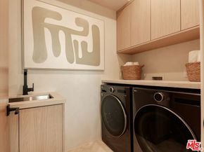 517 N Edinburgh Avenue, Los Angeles CA 90048