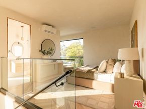 517 N Edinburgh Avenue, Los Angeles CA 90048