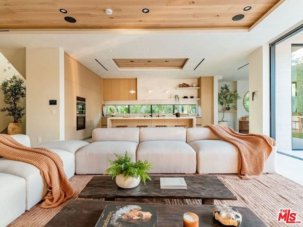 517 N Edinburgh Avenue, Los Angeles CA 90048