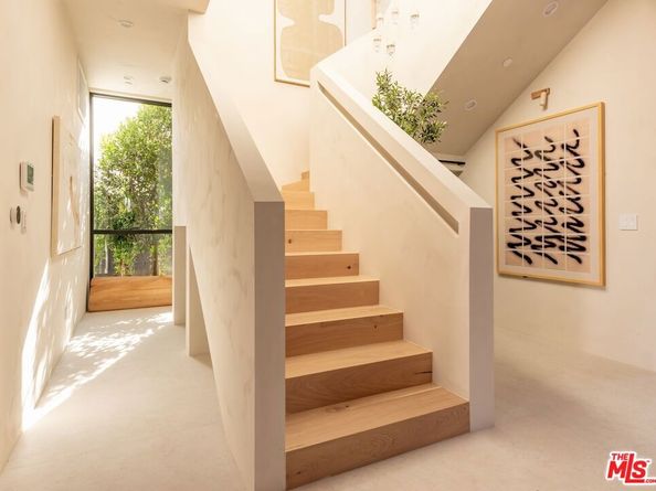 517 N Edinburgh Avenue, Los Angeles CA 90048