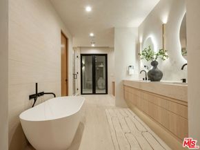 517 N Edinburgh Avenue, Los Angeles CA 90048