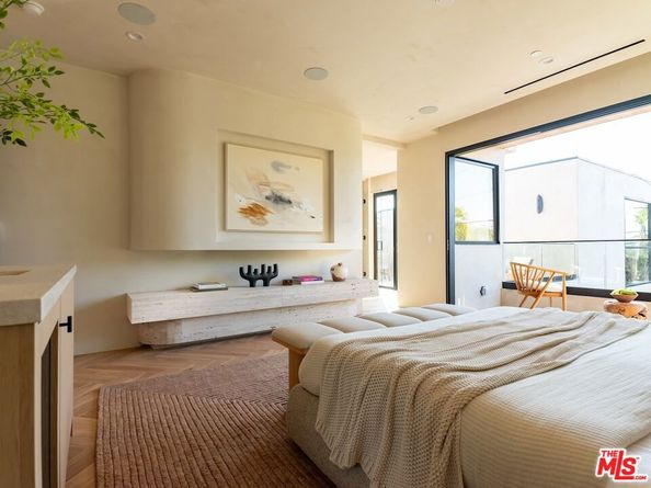 517 N Edinburgh Avenue, Los Angeles CA 90048