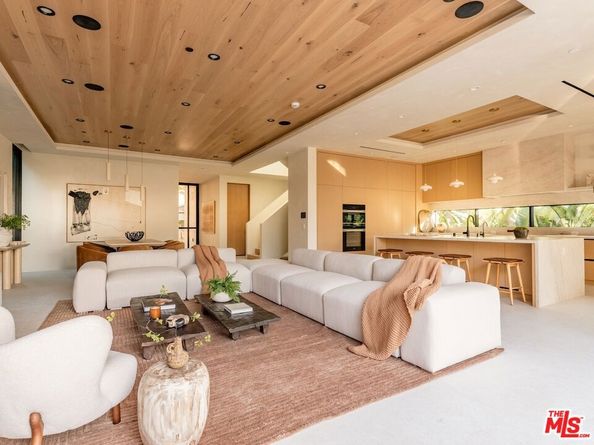 517 N Edinburgh Avenue, Los Angeles CA 90048