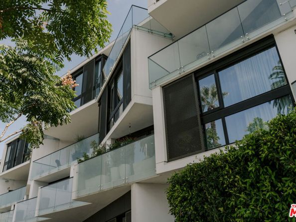 702 N Doheny Drive 302, West Hollywood CA 90069