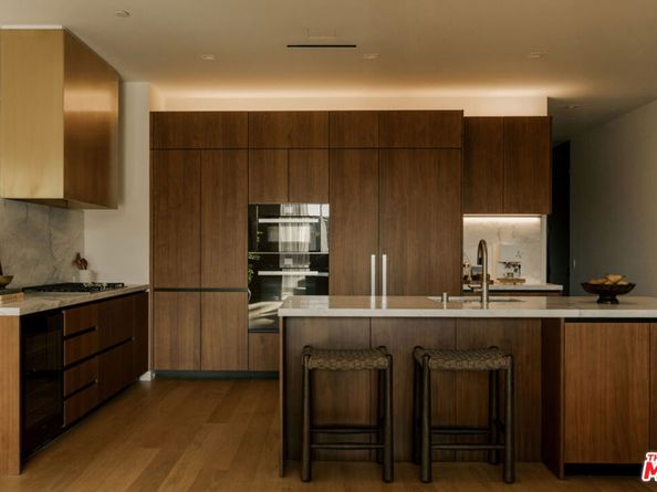 702 N Doheny Drive 302, West Hollywood CA 90069