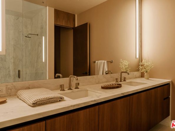 702 N Doheny Drive 302, West Hollywood CA 90069