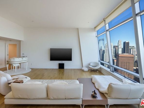 900 W Olympic Boulevard 49C, Los Angeles CA 90015