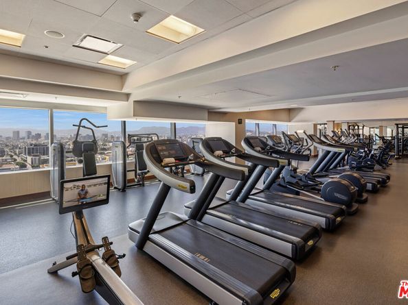 900 W Olympic Boulevard 49C, Los Angeles CA 90015