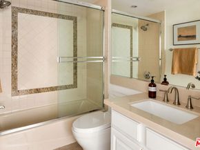 911 7th Street D, Santa Monica CA 90403