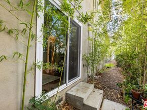 4353 Colfax Avenue 27, Studio City CA 91604