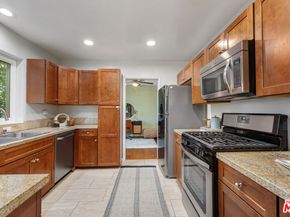 4353 Colfax Avenue 27, Studio City CA 91604