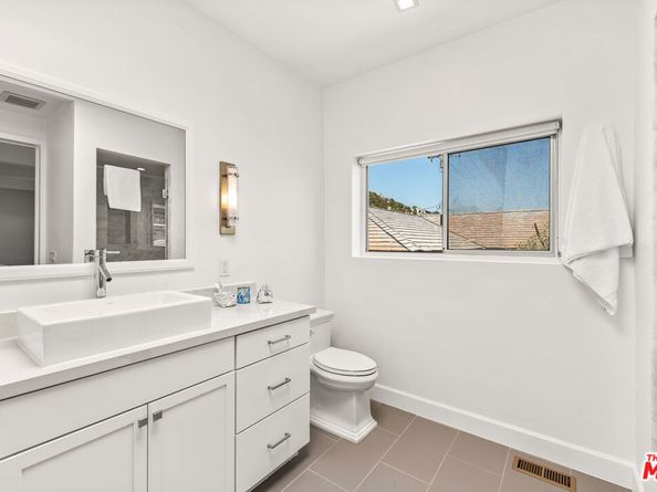 21540 Pacific Coast Highway, Malibu CA 90265