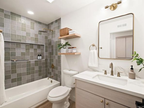 6737 Lipmann St, San Diego CA 92122